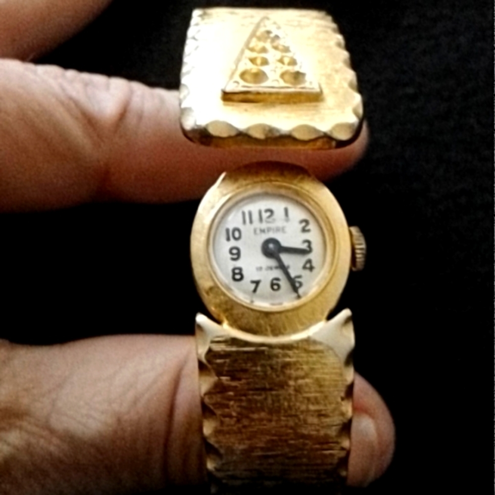 Vintage Art Nuevo Empire 17 Jewels Gold tone 70's Hidden Hinged Bracelet Watch